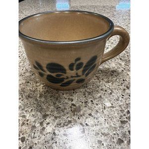 Pfaltzgraff Folk Art Stoneware Dinnerware 10oz Coffee Tea Cup Mug No. 100 Set 2